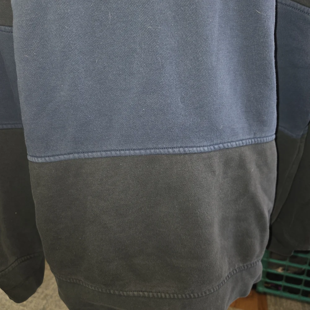 Levi's Men's Two-Tone Sweat Shirt Black and Blue - Picture 8 of 10